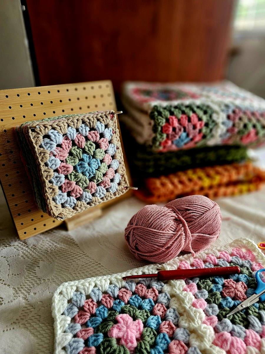 Mesa de trabajo con crochet